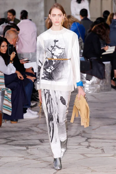 Look 14
